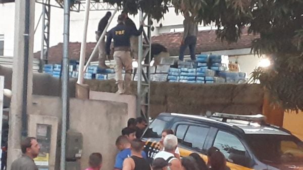  PRF apreende droga em Cachoeiro de Itapemirim por Leitor | A Gazeta 