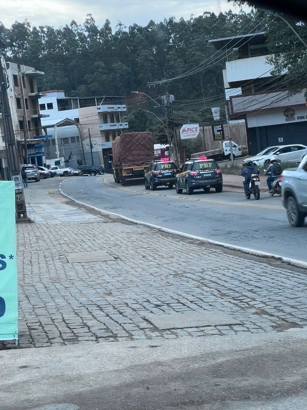  PRF apreende droga em Cachoeiro de Itapemirim por Leitor | A Gazeta 