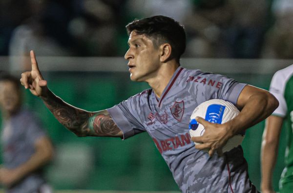 Cano marcou três gols na partida, mas não foi suficiente para o Fluminense avançar na Sul-Americana