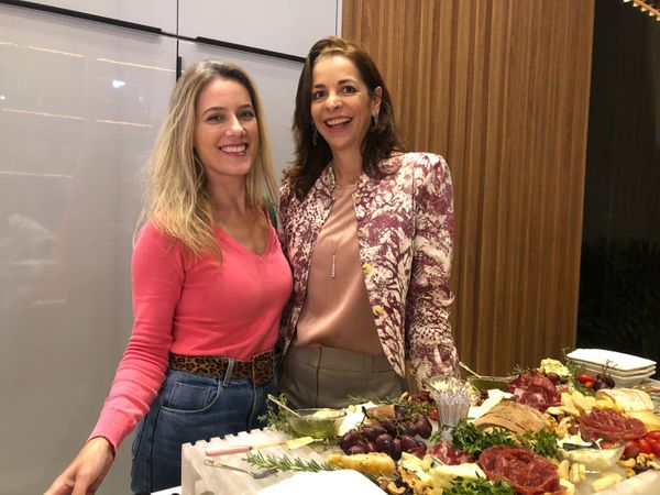 Letícia Serafim e Claudia Melo