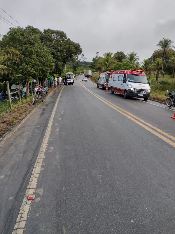 Acidente envolveu uma carreta, um caminhão e um carro em Águia Branca, no Noroeste do Estado por Leitor de A Gazeta