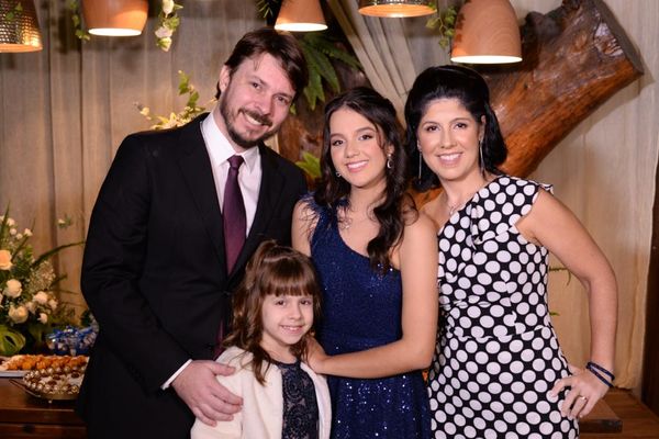 Aniversário de 15 anos de Maria Luíza Schiffler Vieira 