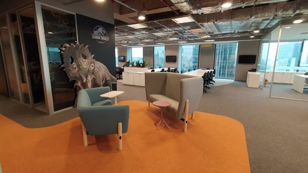 De acordo com as especialistas, unir a arquitetura acústica e corporativa é fundamental por Projeto de Melissa Francani
