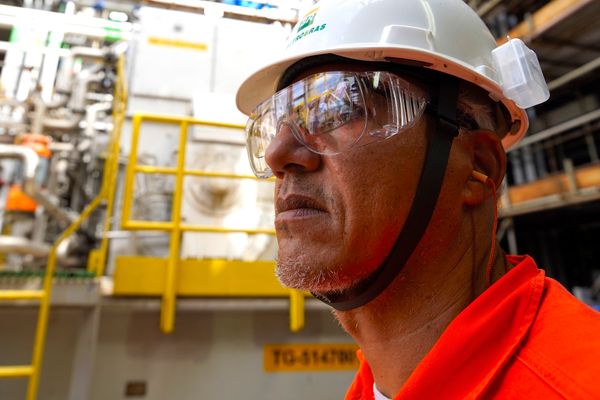 Visita de A Gazeta à P 71, navio plataforma da Petrobrás que está em construção no Estaleiro Jurong, em Aracruz, ES por Fernando Madeira