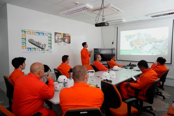 Visita de A Gazeta à P 71, navio plataforma da Petrobrás que está em construção no Estaleiro Jurong, em Aracruz, ES por Fernando Madeira