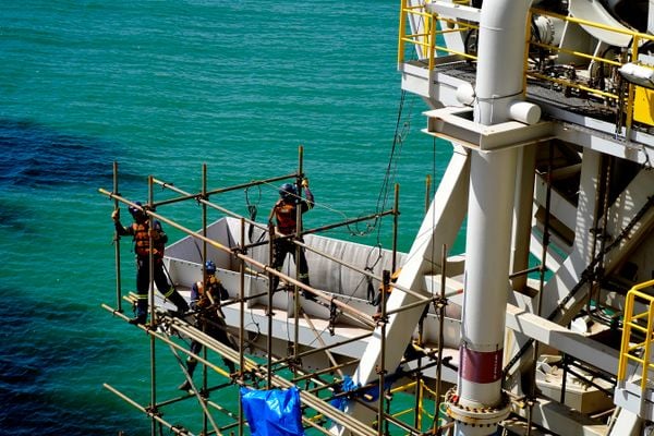 Visita de A Gazeta à P 71, navio plataforma da Petrobrás que está em construção no Estaleiro Jurong, em Aracruz, ES por Fernando Madeira