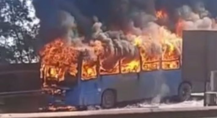 O incêndio ocorreu na tarde desta terça-feira (31) e atingiu um ônibus de uma empresa contratada pela Vale na Unidade de Tubarão, na Capital