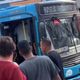 Imagem - Vídeo: motorista e passageiro brigam dentro de ônibus em Cariacica