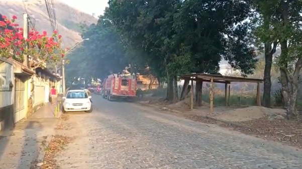 Sequência de incêndios mobiliza o Corpo de Bombeiros em Cachoeiro