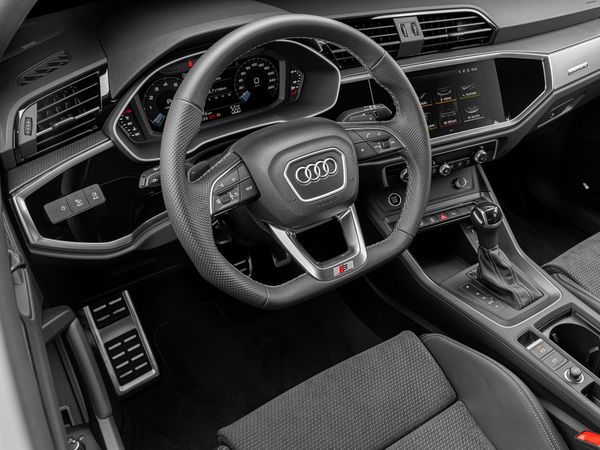 A Audi traz da Hungria o renovado utilitário esportivo Q3 e sua inédita versão Sportback, que serão produzidas no Paraná no segundo semestre