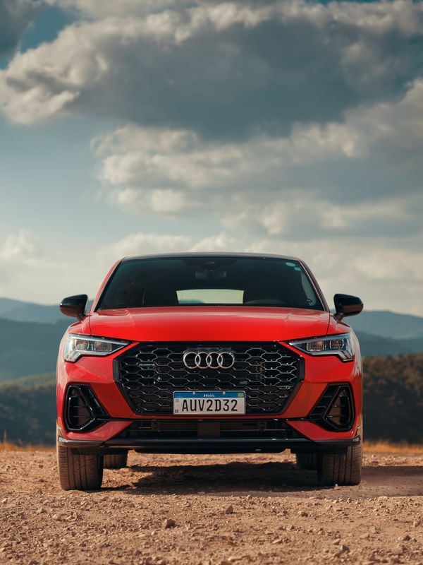 A Audi traz da Hungria o renovado utilitário esportivo Q3 e sua inédita versão Sportback, que serão produzidas no Paraná no segundo semestre