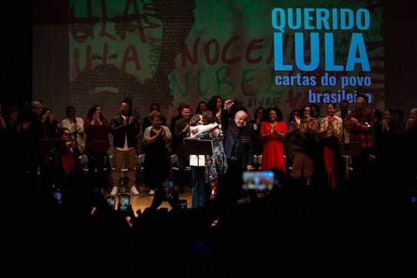 O ex-presidente Luiz Inácio Lula da Silva (PT) participa de lançamento de livro no Teatro Tuca, da PUC-SP.