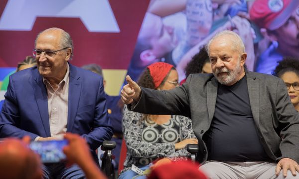 Lula (PT) e Geraldo Alckmin (PSB) em evento da pré-campanha presidencial