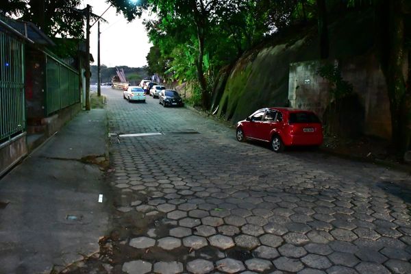 Rua Flor de Lyrio, no bairro Universitário, em Vitória, vai receber obras de macrodrenagem