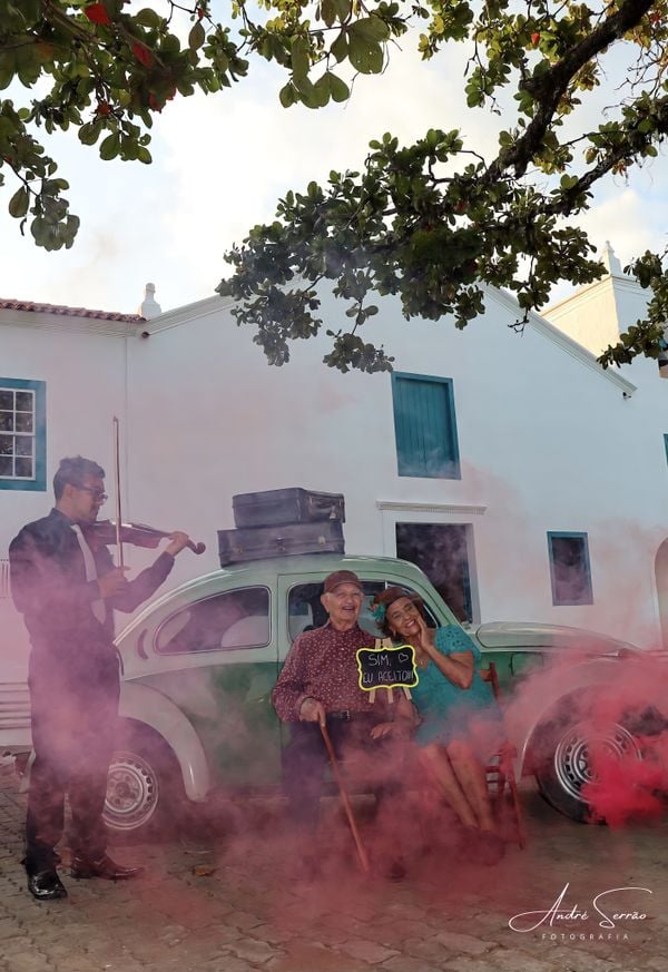Casal comemora 68 anos de união e ganha ensaio no santuário  por Andre Serrão 