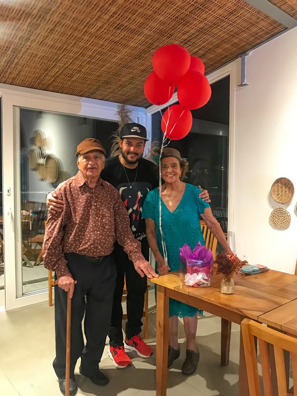 Casal comemora 68 anos de união e ganha ensaio no santuário  por Andre Serrão 