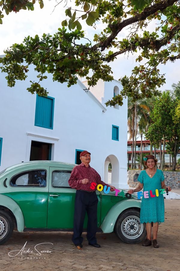 Casal comemora 68 anos de união e ganha ensaio no santuário  por Andre Serrão 