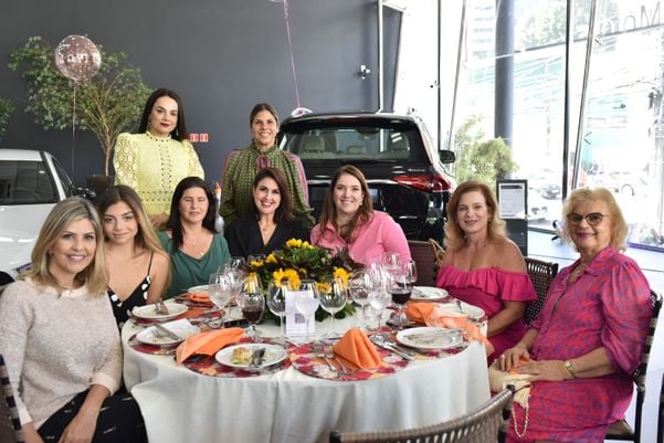Celina Lievori, Brunna Borges, Andrea Andrade, Carla Lacerda, Luciana Rasseli, Renata Resseli, Jaque Devens, Aline Pereira e sua mãe