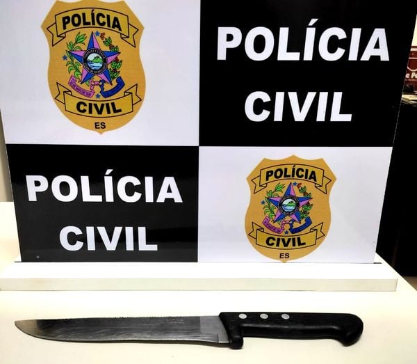 Segundo a Polícia Civil, a faca foi apreendida com uma aluna da 7ª série, de 13 anos