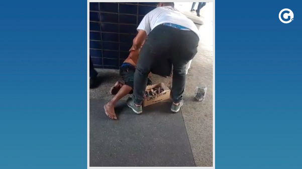 Vendedor ambulante é esfaqueado em terminal na Serra
