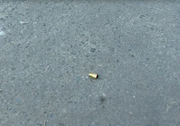 No local do tiroteio em Jardim Guaranhuns, cápsulas de pelos menos três calibres diferentes foram encontradas na rua
