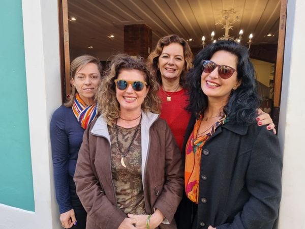 Renata Gomes, Fabiana Croce, Denize Abaurre e Carol Lofego