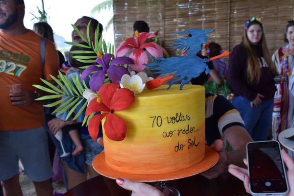 Bolo de aniversário de Simone Rizk