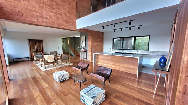 CONTEÚDO DE MARCA - Casa em Pedra Azul de Ricardo e Lili Vieira e dos arquitetos Roberta Guariento e Marco Aurélio Cunha