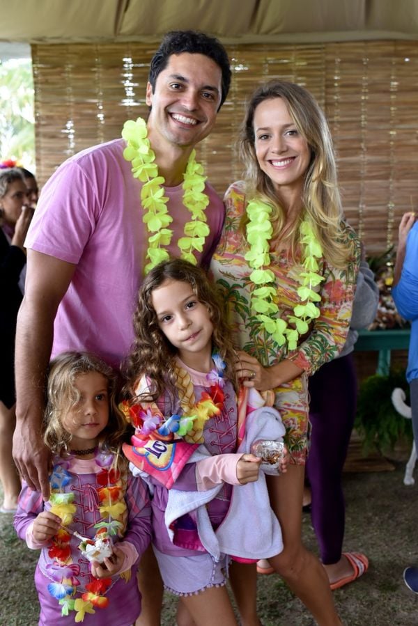 Gustavo e Helena Galvão, Maria e Olivia