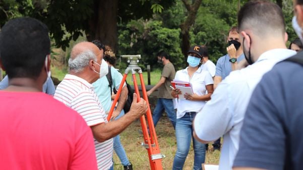 Profissionais em uma das capacitações práticas promovidas pelo Crea-ES