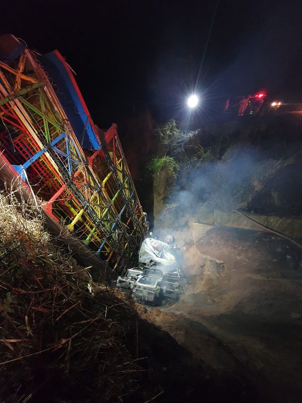 Acidente com carreta de São Mateus aconteceu nessa terça-feira (7), na BR 259, em Minas Gerais por Leitor de A Gazeta