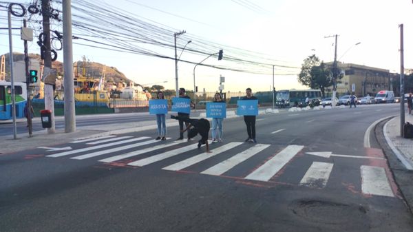 Cara e Coragem no Centro de Vitória, em frente ao Palácio Anchieta