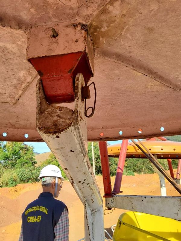Engenheiros do Crea-ES realizaram perícia no brinquedo nessa terça-feira (7), em Alegre por Divulgação \ Crea-ES