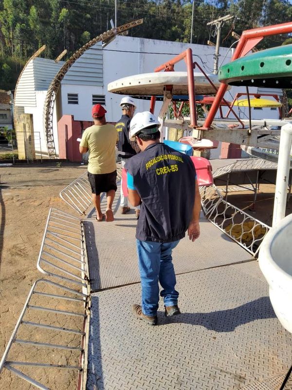 Engenheiros do Crea-ES realizaram perícia no brinquedo nessa terça-feira (7), em Alegre por Divulgação \ Crea-ES