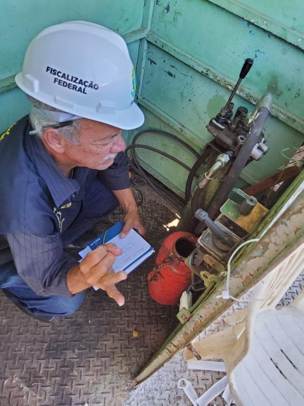 Engenheiros do Crea-ES realizaram perícia no brinquedo nessa terça-feira (7), em Alegre por Divulgação \ Crea-ES