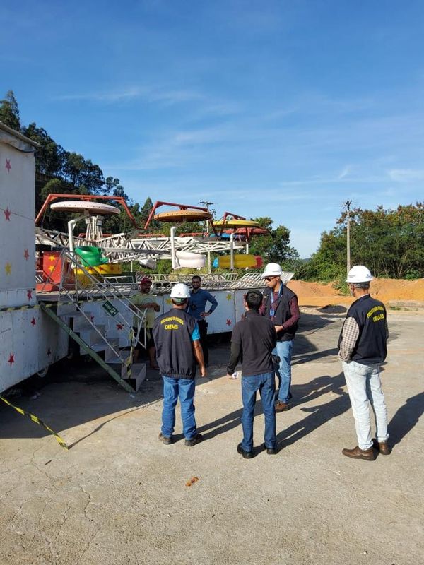 Engenheiros do Crea-ES realizaram perícia no brinquedo nessa terça-feira (7), em Alegre por Divulgação \ Crea-ES