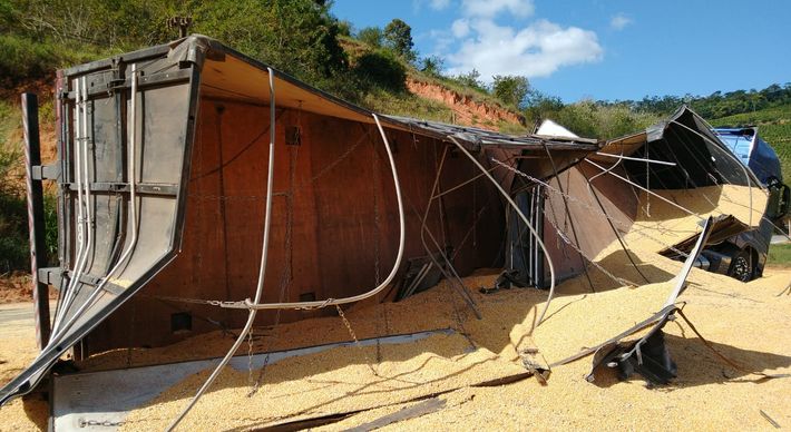 Trecho liga os acessos aos municípios de Laranja da Terra e Itaguaçu; apesar dos transtornos, não há feridos