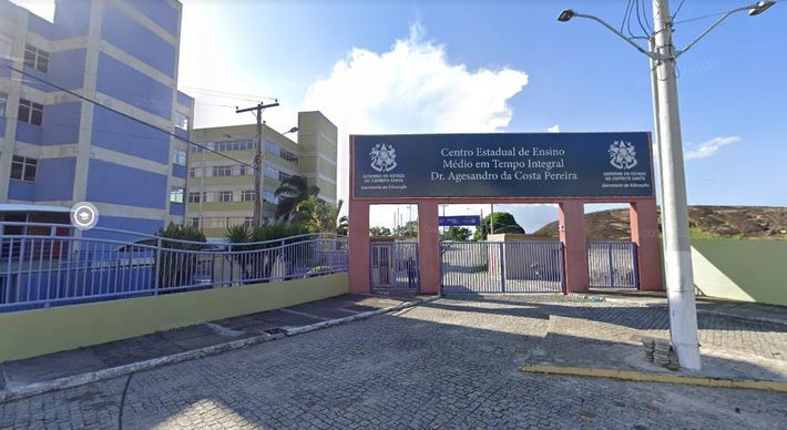 Em unidade de tempo integral de São Pedro, professores e alunos foram infectados pelo coronavírus e as atividades passaram a ser feitas na área externa.