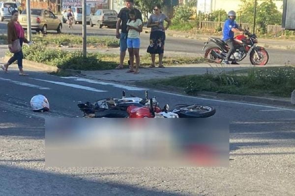 Mulher de 25 anos morreu em acidente envolvendo moto e carreta em Cariacica