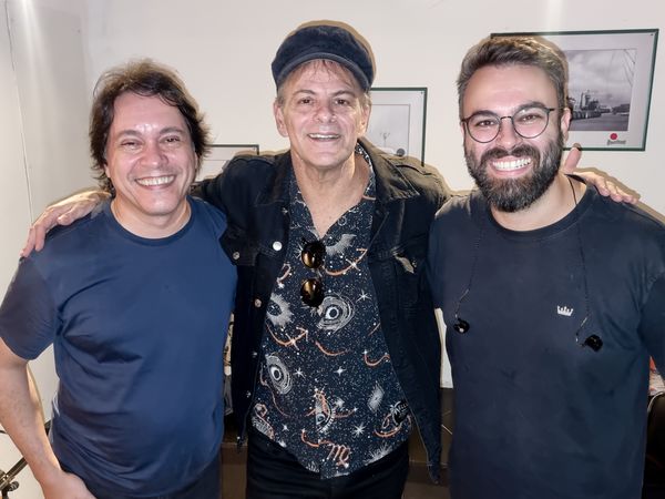 Saulo Simonassi, o ex-Barão Vermelho Rodrigo e Fábio Portela