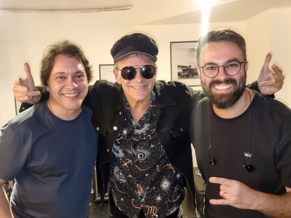 Saulo Simonassi, o ex-Barão Vermelho Rodrigo e Fábio Portela