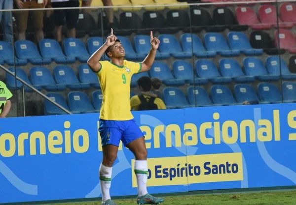 Marcos Leonardo entrou e logo anotou um hat-trick para o Brasil por Carlos Alberto Silva