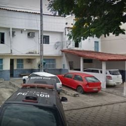 Suspeita presa alegou que os dois haviam bebido e se dividiam nas tarefas de casa. Em dado momento, a vítima teria avançado para cima dela e a segurado pelos braços