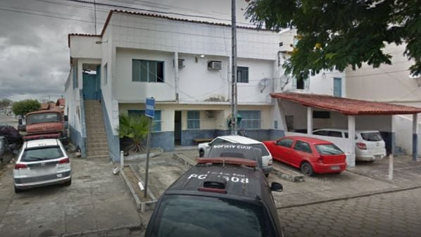 Suspeita presa alegou que os dois haviam bebido e se dividiam nas tarefas de casa. Em dado momento, a vítima teria avançado para cima dela e a segurado pelos braços
