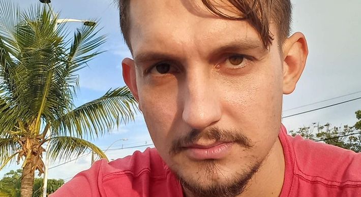 Alexsandro Tonn Loose, de 30 anos, faleceu após cair de um andaime de uma obra, em Verona, na segunda-feira (13). Após mais de uma semana, os familiares tentam resolver as pendências e levantar os valores para o translado ao Brasil