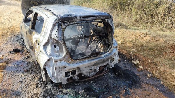 Carro da BRK Ambiental fica em chamas em Cachoeiro de Itapemirim