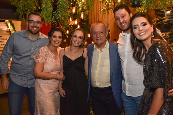 Rafael  Passos de Oliveira, Carla Viana  Cola, Fernanda  Santana Unelo Becker, José Maria Rodrigues de Oliveira  Filho, Leonardo  Becker Passos de Oliveira e Júlia Cola Rodrigues de Oliveira