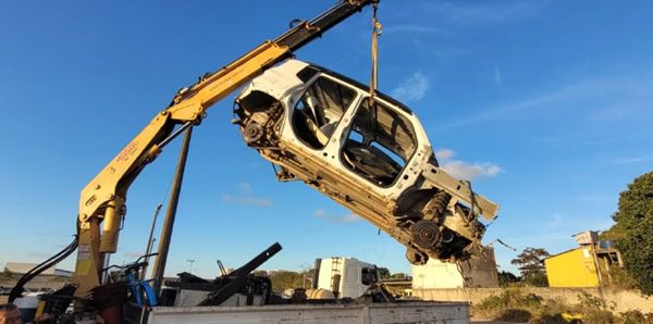 Carros roubados eram desmanchados em Cariacica