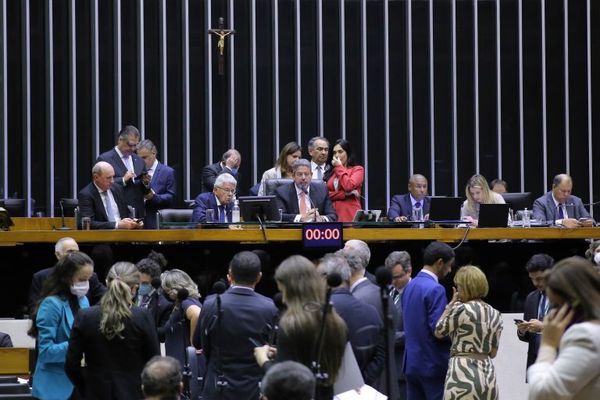 Deputados na sessão do Plenário