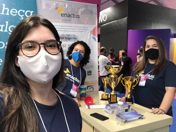 Troféus que a equipe ganhou em edições passadas do Evento Nacional da Enactus Brasil por Enactus da Ufes Vitória